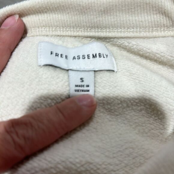 Free Assembly sweatshirt - Picture 2 of 2